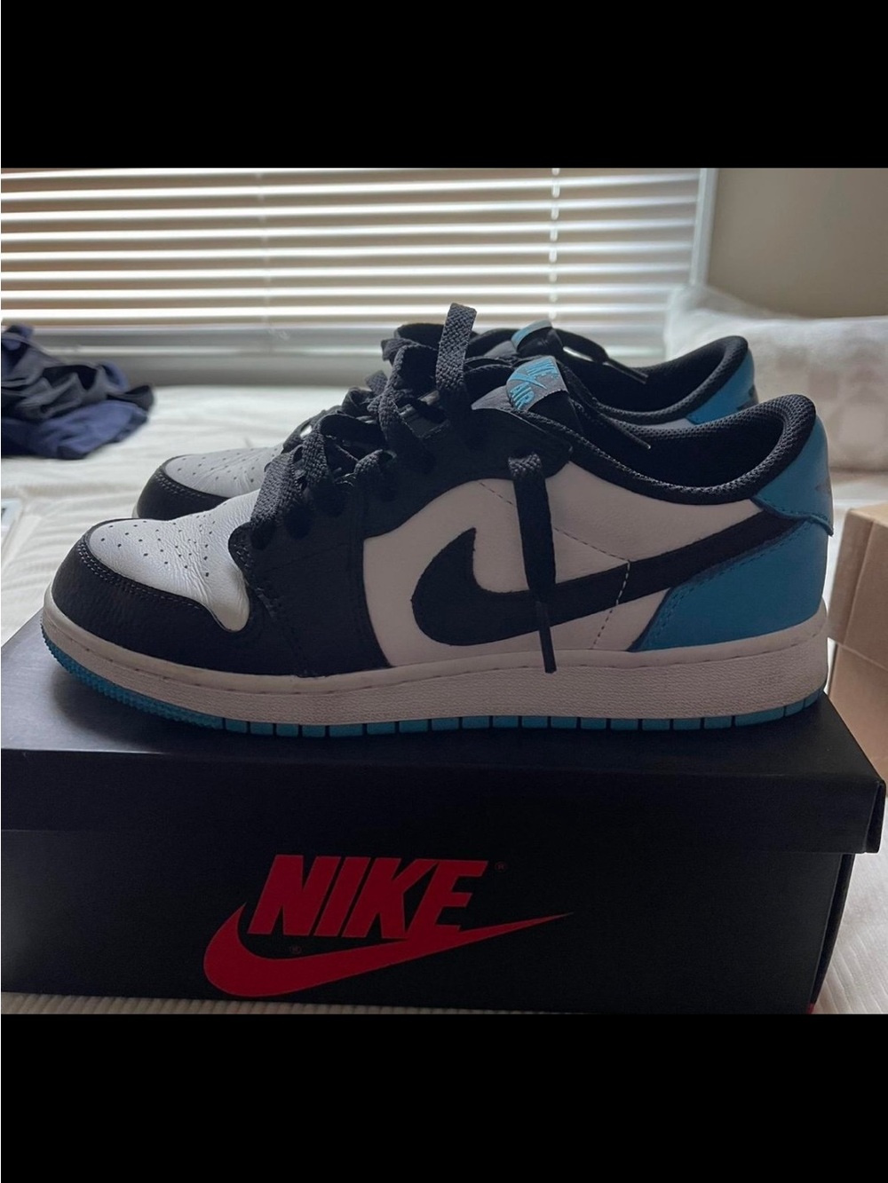 Nike Air Jordan 1 Low - White, Black & University Blue